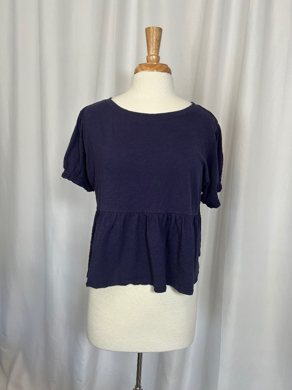 ANTHROPOL0GIE SHORT-SLEEVE TOP WITH A PEPLUM HEM - SIZE LARGE